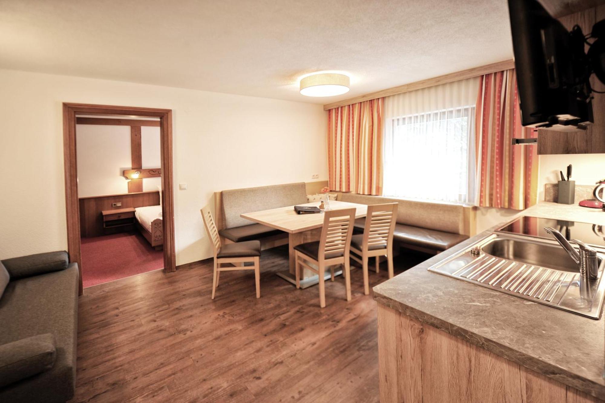 Haus Enzian Apartment Фис Екстериор снимка