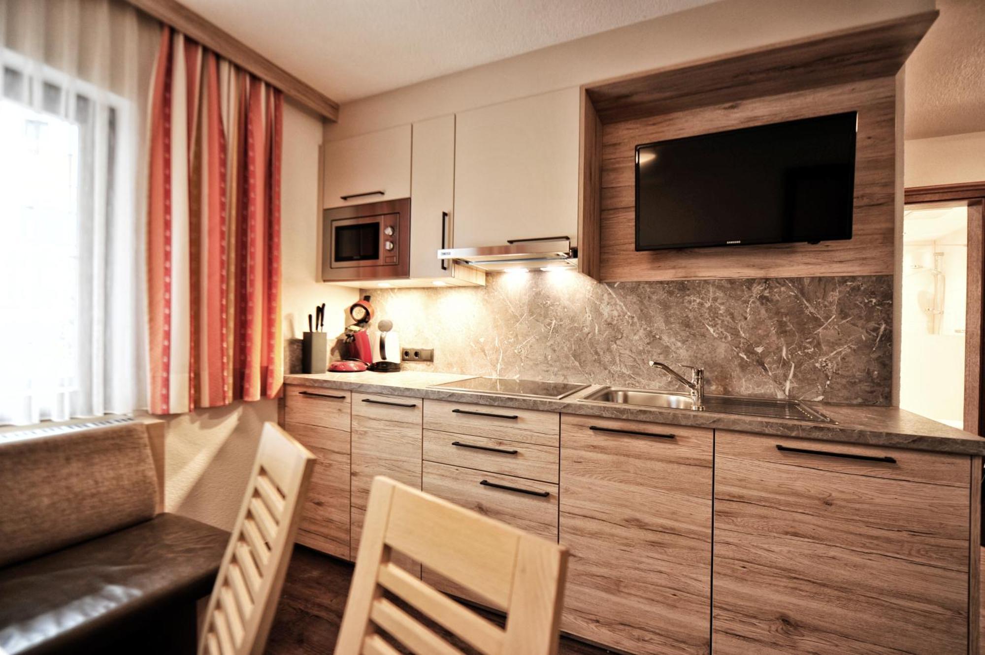Haus Enzian Apartment Фис Екстериор снимка